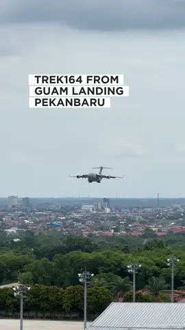 Trek164 dengan type C17 globemaster landing di Bandara Sultan Syarif Kasim II, Pekanbaru yang sebelum berangkat dari Bandara Andersen Air Force Base, Guam (USA) #CapCut #c17globemaster 