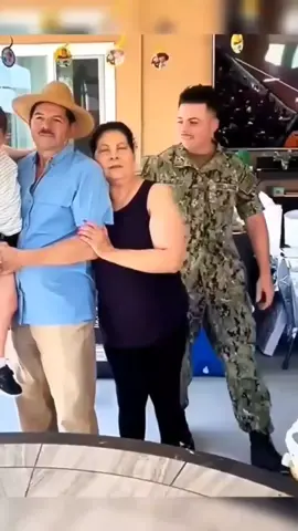 Soldier Emotional Reunion #emotional #reunion #soldiercominghome #respect #soldier 