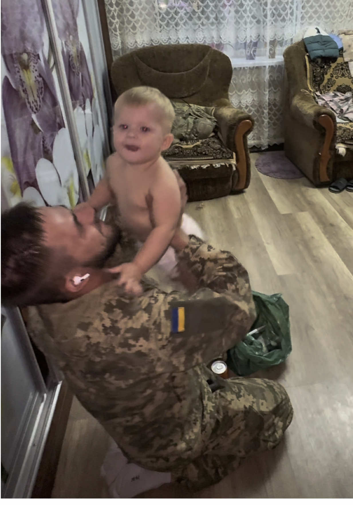 не впізнає у формі дядю 😔 … @Вікторія | мама Енея 👩‍👦 @Віцик 🇺🇦 @Віцик 🇺🇦 @Віцик 🇺🇦 #племінник #війна #зустріч #україна #віцик #віцикборецьзажиття #vitsikkkk 