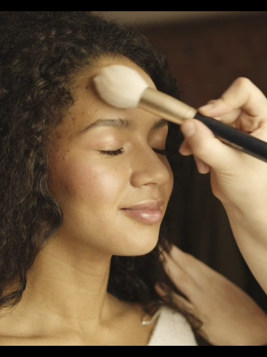 🌸 সাঁজ ঠিক যেন নারীর হৃদয়ের মত—কখনো কোমল, কখনো গভীর, আর সবসময়ই সৌন্দর্যের ছায়া বয়ে আনে। ✨ Suma’s Beauty Lounge — সৌন্দর্যের ঠিকানা 🥰 #sumabeautylounge #beauty #bridal #yellownight 