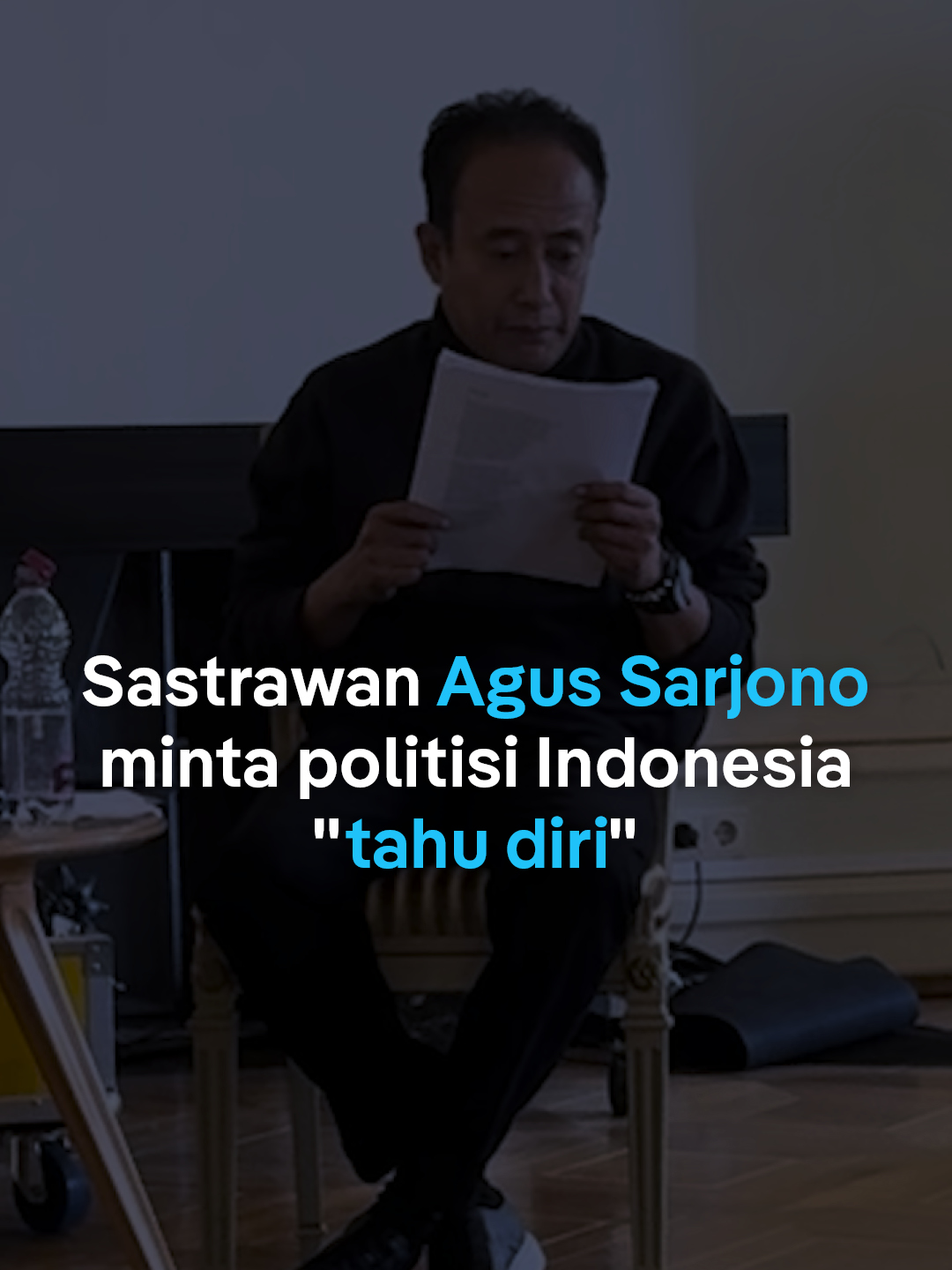 Sastrawan Agus Sarjono diundang baca puisi di Universitas Bonn, Jerman. Di sana, ia membunyikan lirik-liriknya kembali tentang perubahan di tanah air. Agus meminta para politisi untuk tahu diri. 