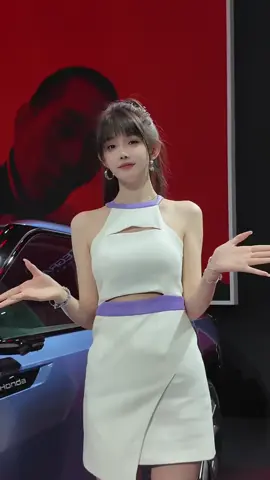 It's you still, a popular online car model with over two million fans, 180cm tall and sweet with a perfect figure @you still... #carmodelgirl #you still #douwanttobepopular #carmodelhome #sweetgirl 
