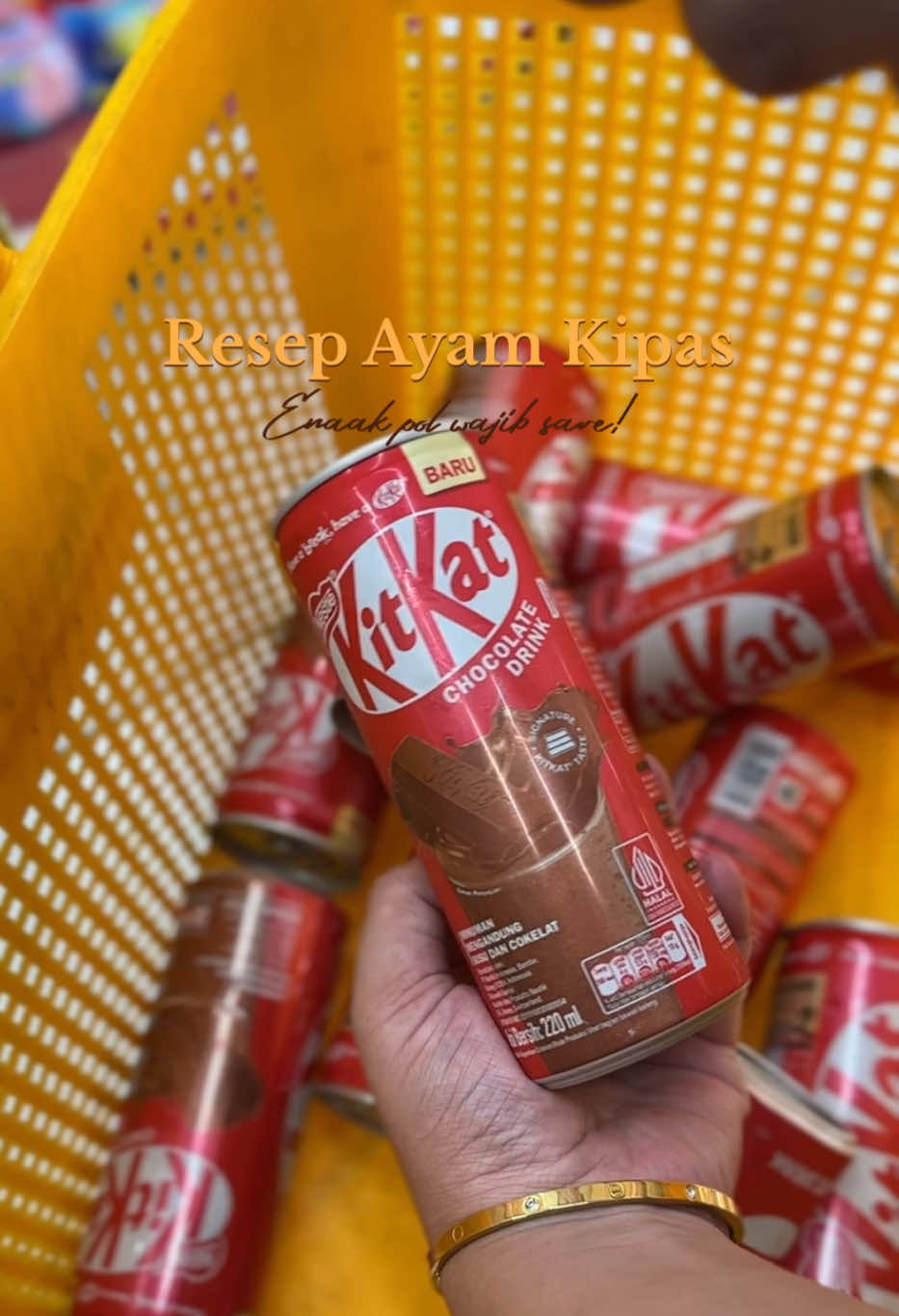 Gak nyesel nyobain ini enak bangettt! KitKat Versi Minuman, pertama di Dunia🤩!  btw yang mau cobain kuliner2 viral, jangan lupa datang ke TikTok Food Fest , 11-12 Oktober 2025 di Hutan Kota GBK ya! @KITKAT_ID #FoodFestonTikTok #KitKatChocolateDrink #AdaBreakAdaKitKat