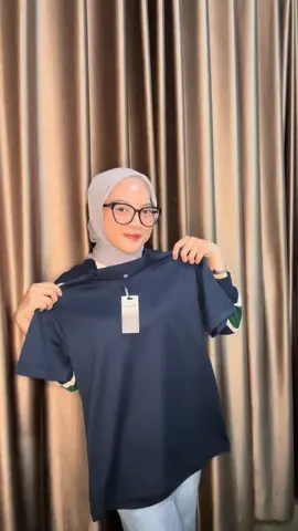 🚀 Upgrade gaya simpel kamu dengan Errzy Tee. Dipakai sendiri oke, dilapis dengan outer makin kece. OOTD versatile yang wajib ada di lemari!  @hii.ama #fypage #ootdhijab #outfitcheck #fitcheck #jahitantiga 