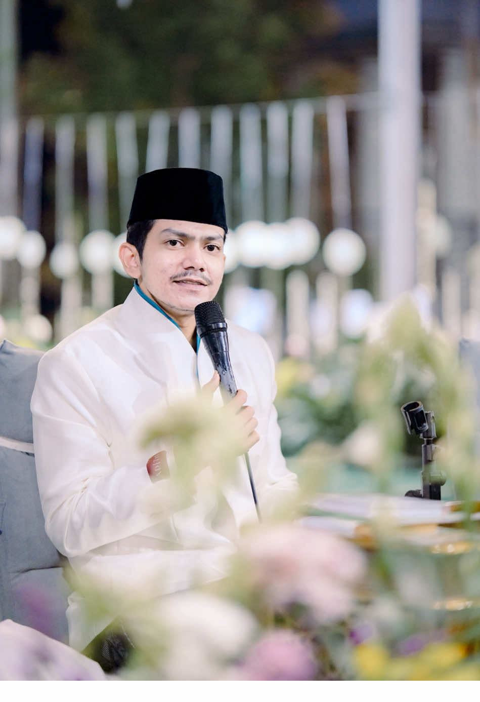 “Bukanlah kesabaran   jika masih mempunyai batas   dan bukanlah keikhlasan   jika masih merasakan sakit.” #mzy #zaidanyahyaa #fyp #foryoupage #quotes 