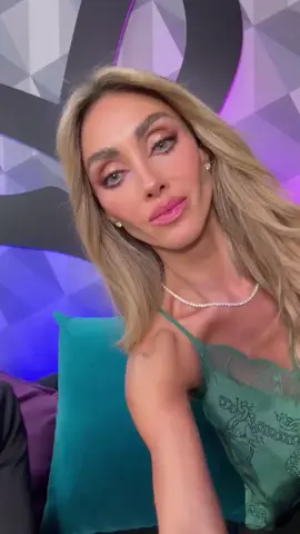 @Anahí siendo tierna como siempre ✨💖🥹 Pronto entrevista de Ani #anahi #rbd #rebelde #quieneslamascara 