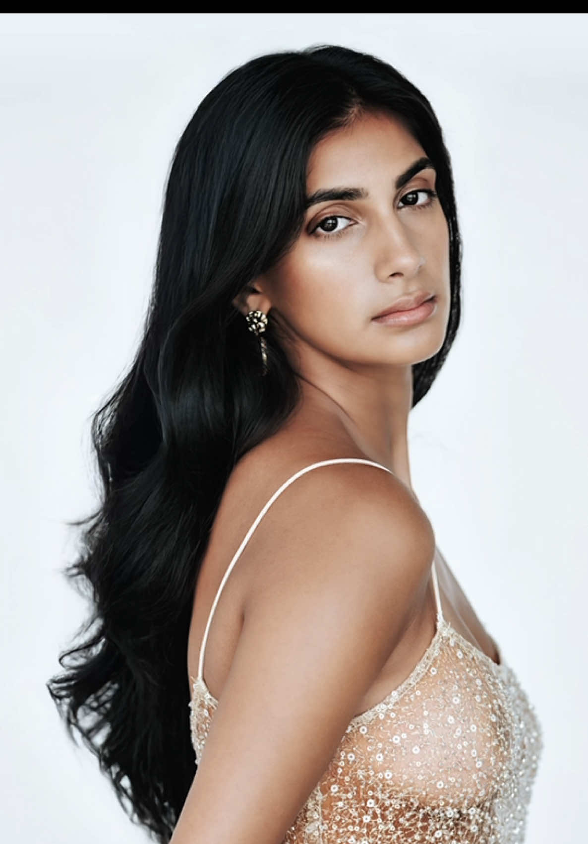 ✨ Getting Jaya camera-ready ✨ Glowing skin with @evolvebeautyuk, soft glam using @rarebeauty + @hourglasscosmetics, crisp liner from @fentybeauty, and effortless hair with @livingproofuk 💫 Model @jayakhatker @immmodels 📸 @iw.ldnphotography Makeup + Hair @laurenkay.co.uk Assist @madeup.bymo With @seen_group @thefullmontyldn @jinisanassy #MakeupTransformation #SoftGlamMakeup #GlowySkin #BTSPhotoshoot #EditorialBeauty 