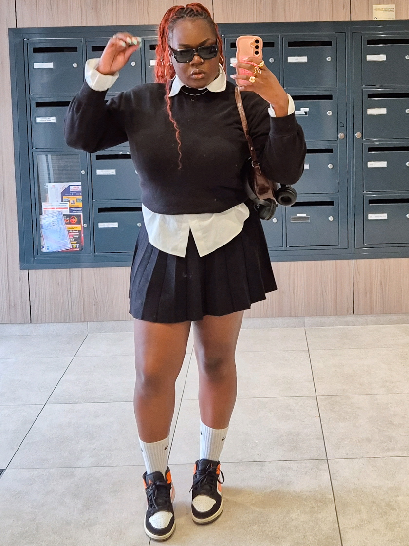 Est-ce que j'ai matché mes cheveux et ma paire ? oui 😂 Un petit outfit check avant le match PSG-Lens au Parc des Princes 🔵🔴 #fyp #parissaintgermain #footballtiktok #outfitcheck #outfitinspo 