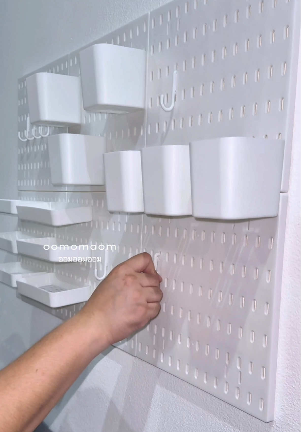 ชอบมากแผ่นกระดานบอร์ดเจาะรูไว้แขวนของไม่ต้องเจาะผนัง  #ที่แขวนติดผนัง #pegboard #สกัวดิส #แผ่นสกัวดิส #สกัวดิสพลาสติกไม่เจาะผนัง 