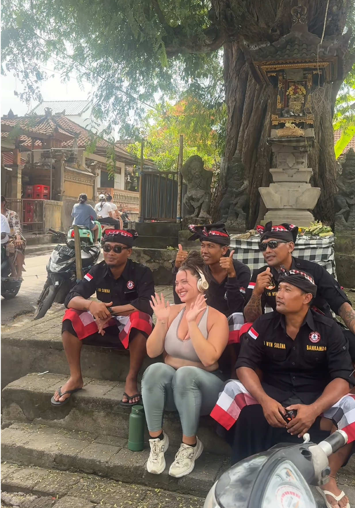 pecalang stop me for photo 😂