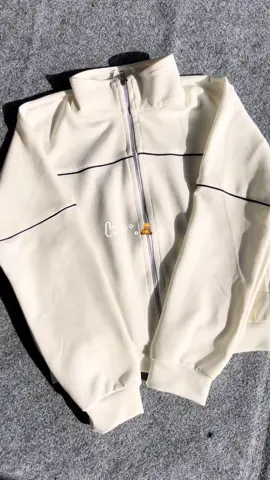 #gajiansale #spilloutfit #white #jaket #casual 