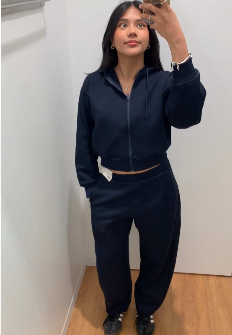 Just found the best baggy sweatpants 🥹 #uniqlomalaysia #streetwearootd #fashion #drysweatcurvepants 