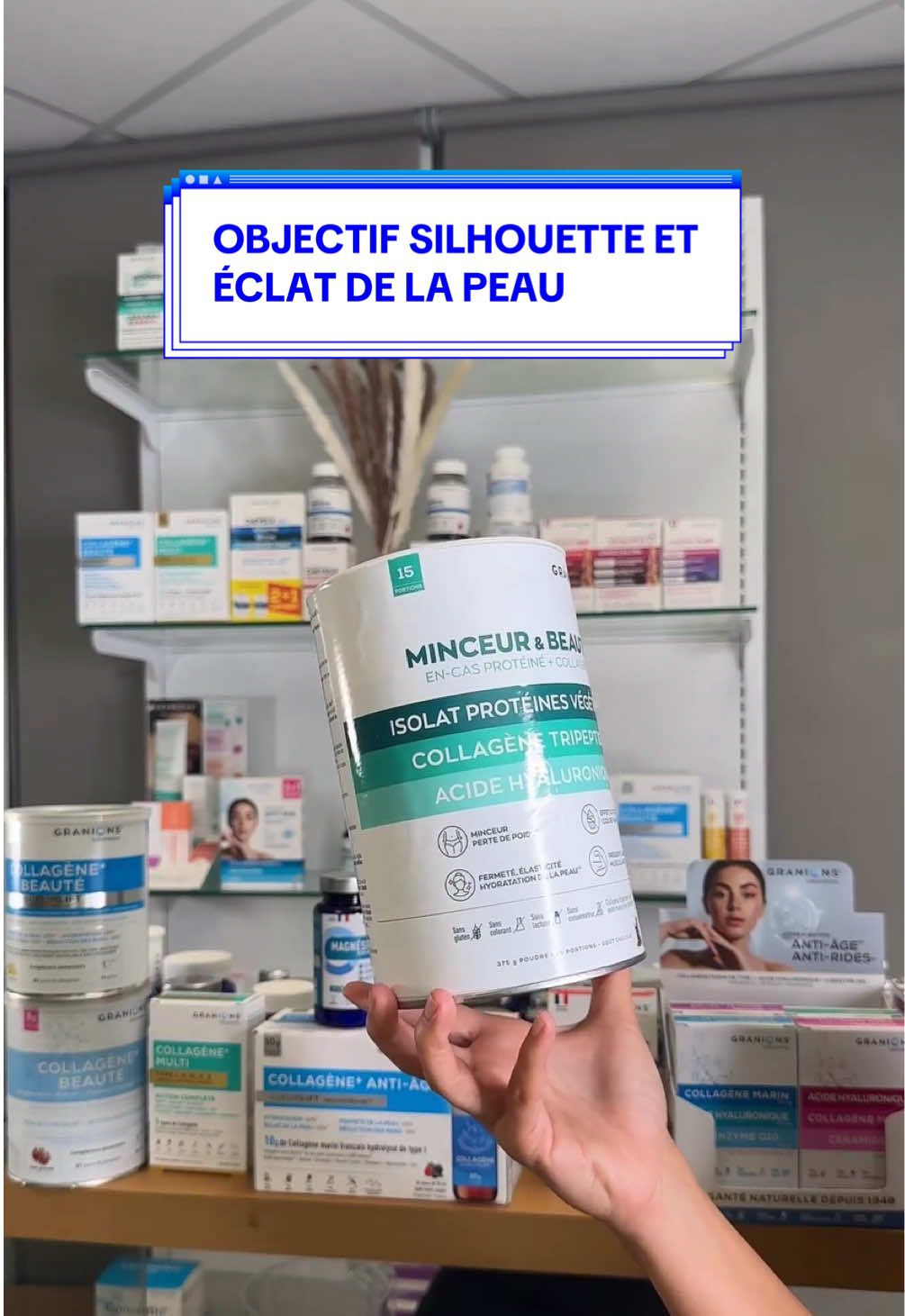 🌿 Objectif silhouette & éclat de la peau ? Découvrez notre en-cas protéiné 2 en 1 : 💪 16g de protéines végétales (pois + riz) ✨ Collagène marin & acide hyaluronique pour la fermeté et l’hydratation 🌵 Nopal + chrome + noix de cola pour la satiété et la combustion des graisses ⚡ Complexe de vitamines & minéraux pour l’énergie et la beauté 🍫 Goût chocolat gourmand – Sans gluten, sans lactose, sans colorant #collagene #collagen #granions #protein #acidehyaluronique #brulegraisse #frenchpharmacy #minceur #beauté #nutrition