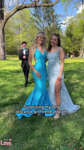 Surprise your long-distance girlfriend #usaus #respect #reunion#girlfriend#surprise