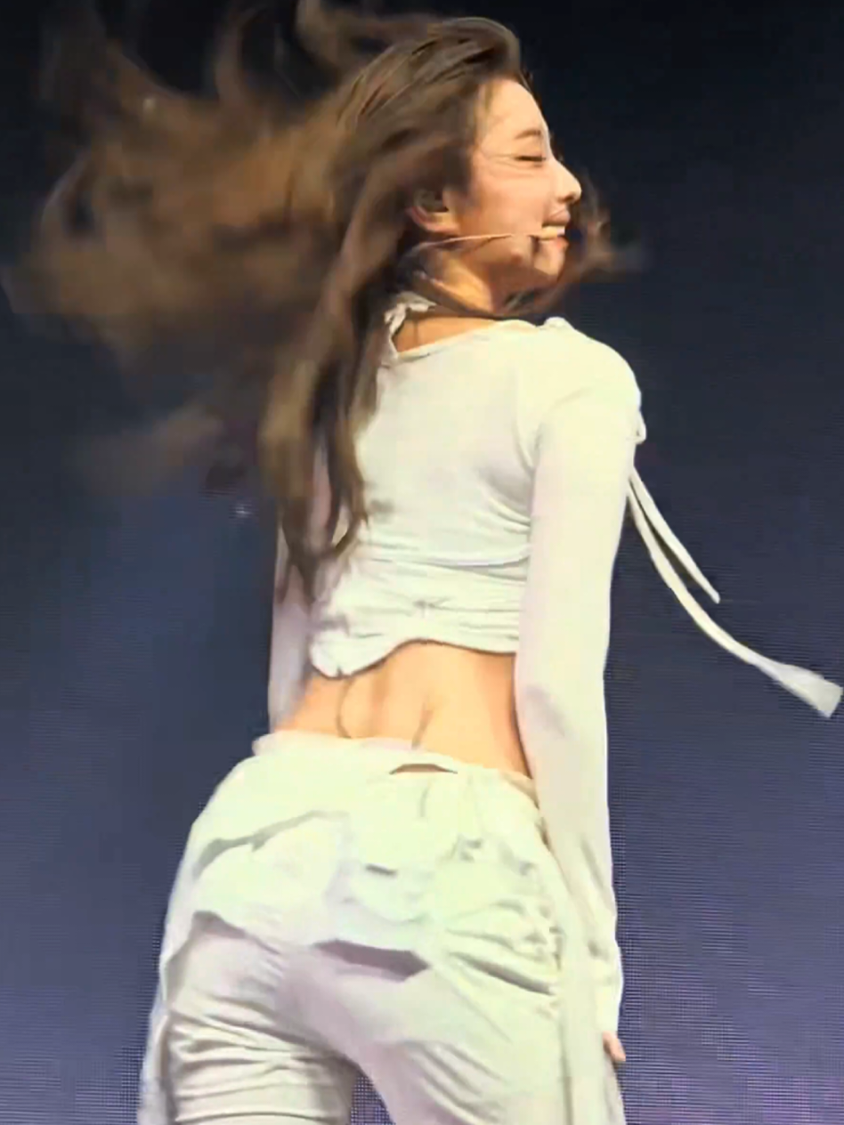 Hayeon #tripleS #트리플에스 #hayeon #triples2025worldtour #hayeonfancam 