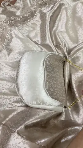 Cakep bangettt,sudah pernah co mukena armani jaguar ini?#fyp #wibgajiansale #mukenaarmanijaguar #mukenaarmanisilk2in1 