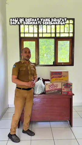 Kali ini berkat yang diterima dapat dinikmati sekeluarga m. Terima kasih orang baik #tiktokguru #gurutiktok #gurusd #gurupedalamanpapua #gurupelosok 