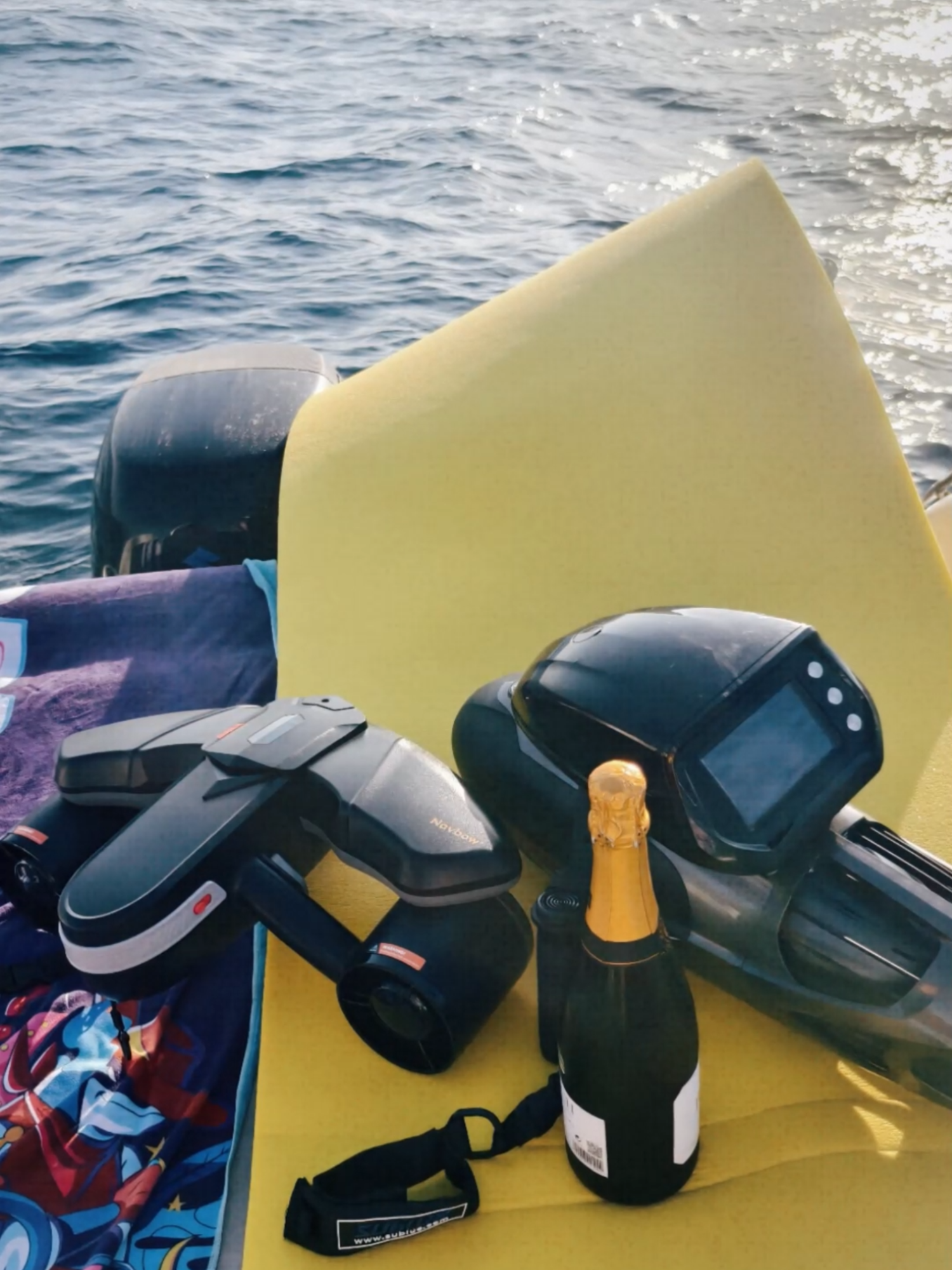 Two scooters, one endless summer 🌴 Are you Team Vapor or Team Navbow?