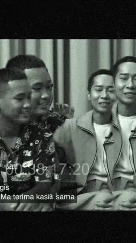 Dulu ngikutin banget sama kisah cinta shella dan albi. Sedih bgt aku ga tau klo misal aku nanti diposisi salah satu dari mereka. Saling menguatkan dan saling support. Sekarang kisah mereka di angkat jadi film bener2 banjir air mata sih pasti. Liat tiktoknya aja nangis 😭 Wajib sih nonton Sampai Titik Terakhirmu. #STTM #Sampaititikterakhirmu #sosbuzz