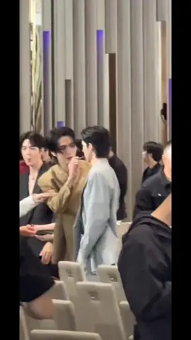 The never-ending saga of Boom retouching Aou's lipstick, and then Boom reapplying it to him own lips with the lipstick applicator he had just used.😌🫣🫡 #aou_tnbknr #besevboom #aouboom #boomtharatorn #aouthanaboon @Thanaboon Kiatniran @besevboom 