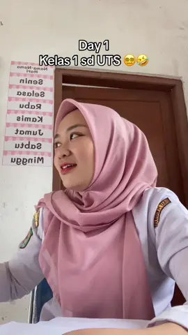 Day 1 kelas 1 sd UTS , gurunya harus banyak minum 🤣😭 #guru #gurusd #gurukelas1sd #tumbler #tempflask 