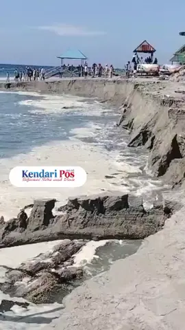 Gelombang laut di Desa Laimeo, Kecamatan Sawa, Kabupaten Konawe Utara (Konut) terus menggerus daratan. Abrasi pantai yang terjadi dalam beberapa waktu terakhir telah mengikis garis pantai hingga lebih dari satu meter. Hasil pengukuran warga menunjukkan kedalaman abrasi sudah mencapai sekitar 15 meter dengan bentangan hampir 100 meter mengikuti garis pantai. Kondisi ini membuat jarak abrasi dengan permukiman warga kini tinggal sekitar 20 meter. Situasi tersebut kian meresahkan karena selain mempersempit daratan, abrasi juga mulai mengancam rumah penduduk, lahan perkebunan, serta infrastruktur desa yang berada tak jauh dari bibir pantai. Warga berharap adanya langkah cepat dari pemerintah daerah untuk mengatasi ancaman abrasi yang semakin meluas. Jika dibiarkan, dikhawatirkan dampaknya akan semakin besar dan bisa memutus akses kehidupan masyarakat pesisir di Desa Laimeo.