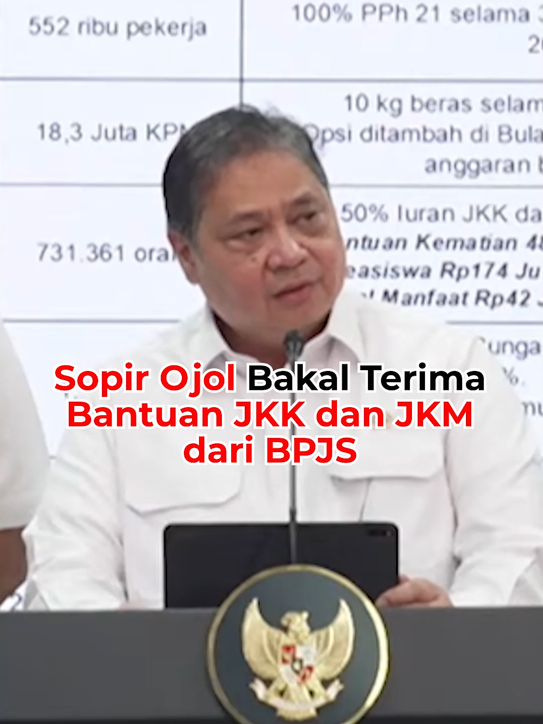 Presiden Prabowo Subianto mengeluarkan program bantuan iuran jaminan kecelakaan kerja (JKK) dan jaminan kematian (JKM) bagi pekerja bukan penerima upah BPJS Ketenagakerjaan. Menteri Koordinator (Menko) Perekonomian Airlangga Hartarto memaparkan, kelompok yang dimaksud, meliputi pengemudi transportasi online atau ojol, ojek pangkalan, sopir, kurir, dan pekerja logistik. #IDNTimes #tiktoknews #tiktokberita #IDNTimes_NAI #tiktoktainment #TikTokNews #Viral #IDNTimesNews #Menko #MenkoEkonomi #airlanggahartarto #Bantuan #BPJS #Ojol #JKK #JKM