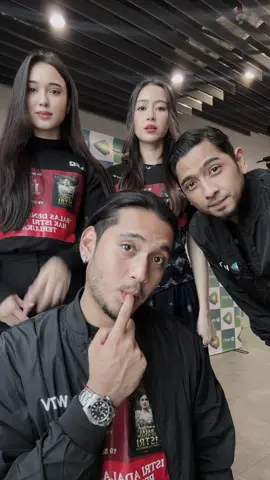 @Yasmin Napper @Laura Theux @AryaSALOKA27  Kesayangan 🤍🤍🤍🤍