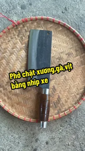Dao phở chặt xương sườn, gà,vịt bằng nhíp xe #xuhuong #daonhabep #daochatxuong 