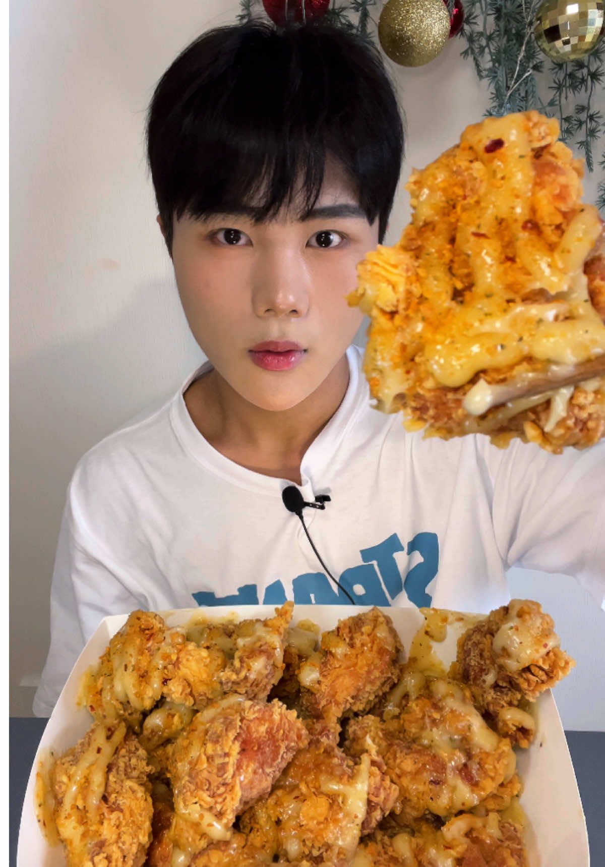 맘스터치 신메뉴 골든갈릭와우 치킨 먹방! 골든갈릭와우순살 후기를 가져와 봤습니다! #mukbang #chicken #맘스터치 #치킨 #먹방 