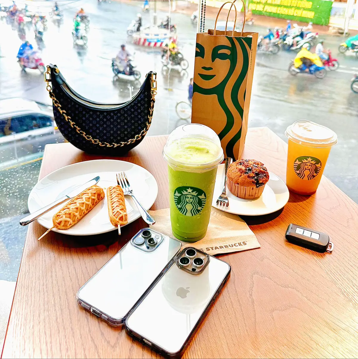 Biết cách lùi lại - giữ lại bình yên cho tâm mình đó chính là hạnh phúc 🩶. #starbucks #longxuyenangiang 