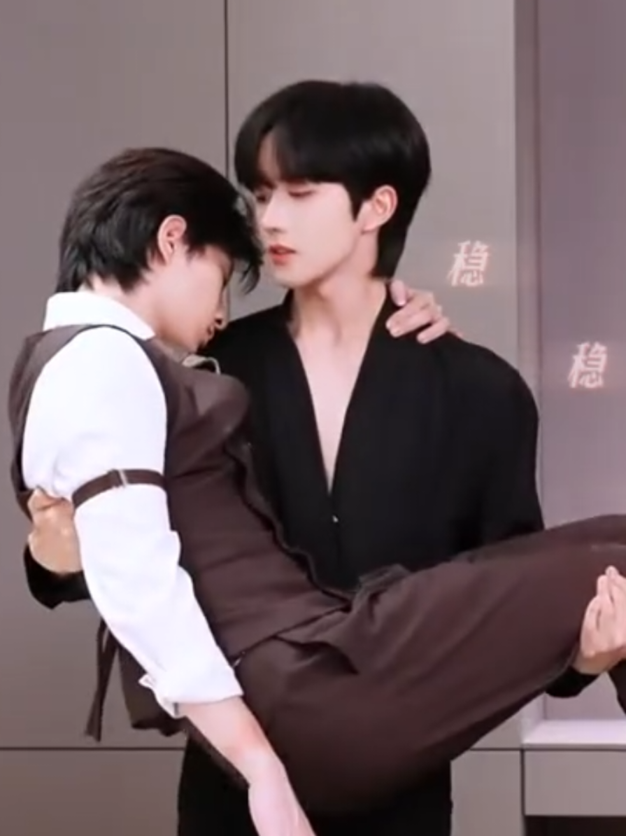 cảnh enigma bế (công chúa) alpha của mình 🤭💞  #DesireTheSeries #behind #hoàngtinh #khâuđỉnhkiệt #TinhKiệt 