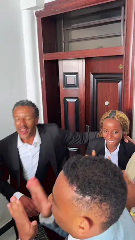 Wedding planner አይደል ወይ ሰርግ ሚያሳምር🫡😊


#creatorsearchinsights #wedding #weddingplanner #ethiopianweddingplanner #viral 