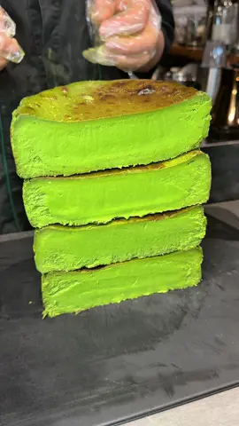とろとろすぎる濃厚抹茶のチーズケーキ🍵 抹茶のバスクチーズケーキ 1000円 静岡県産の高級抹茶を使用してて、濃厚なのに甘すぎず、抹茶の苦味も感じる大人の味わい！ 数量限定のとろとろバスクチーズケーキは濃厚な口当たりで抹茶好きにたまりません😋 🍚店名: THREE 住所：東京都世田谷区三軒茶屋2-10-14 GREST三軒茶屋 2F 最寄駅: 三軒茶屋駅から徒歩3分 営業時間: 13:00～29:00（土日11:00~29:00） 定休日：無休 #東京グルメ#Japanesefood#tiktokfood