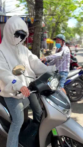 Em ấy đã ký tên.. thì xe là của em ấy 😍!! Sh mode Bạc đen vẫn Hot nhe Ae #youtubehieutravinh #TràVinh #shmode 