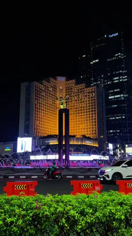 Video nya boleh kalian ambil, buat bahan content pemula/nostalgia dll. Di izinin tanpa syarat, gausah folow gpp. Bundaran HI JAKARTA  #jakarta #foryou #fyp #citylights #bundaranhi 