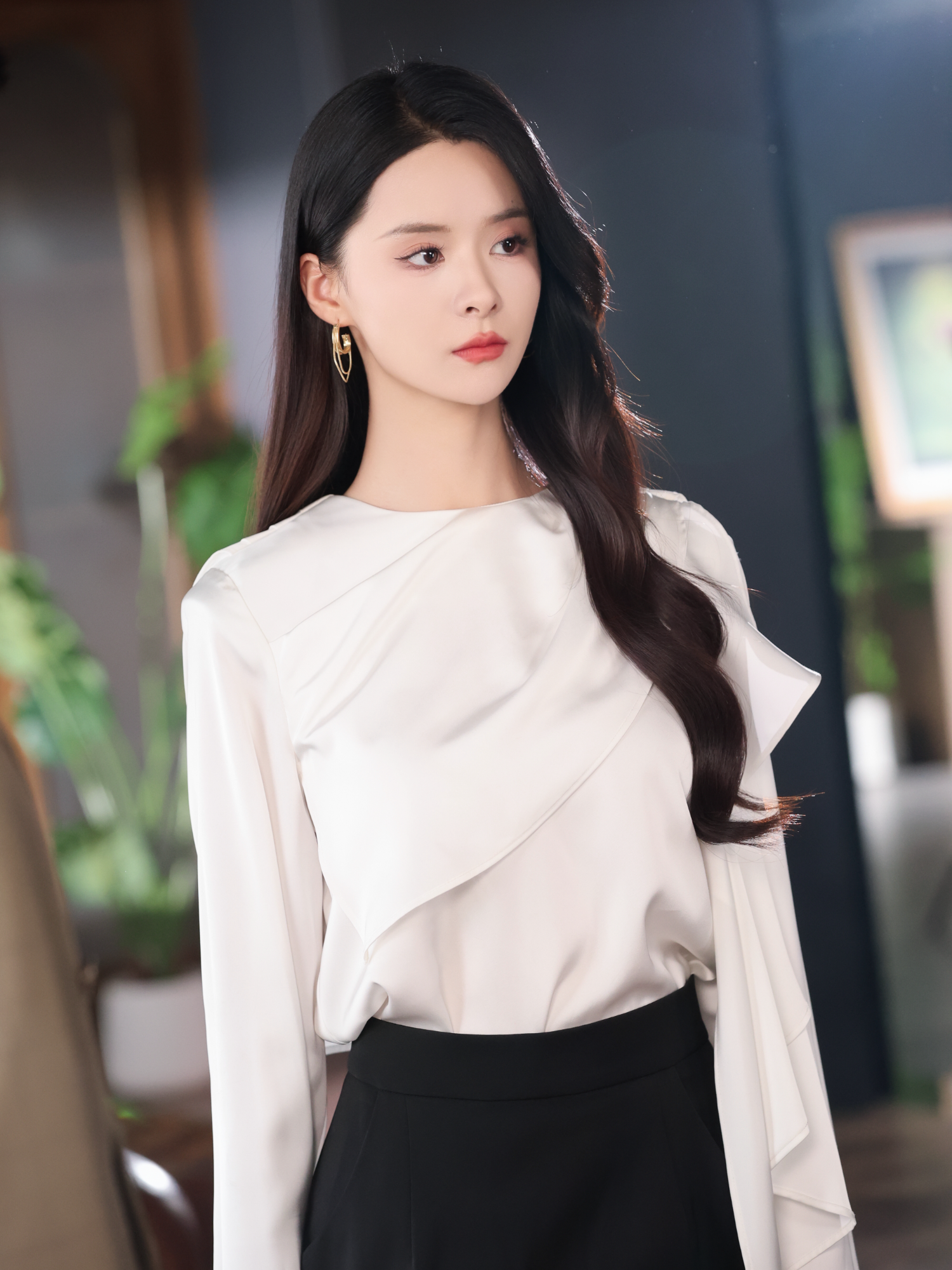 Battle! His Wife Knew He Was Cheating... Caught the Mistress in the CEO's office! | After Divorce, Spoiled by the Cold CEO 👉 Click the link in my bio to watch more#iDrama #drama #shortdrama #plottwist #MengNa #divorce#revenge#dramatiktok