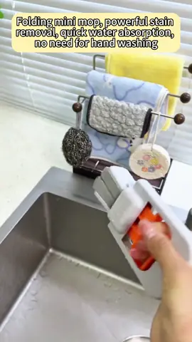 This handheld mini mop is a game - changer! 💦Squeeze out water with ease—no mess, no hassle#CleaningHack #MiniMop #HomeEssentials#tiktokmademebuyit #lifehacks 