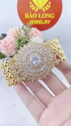 Lắc tay hoa có ký hiệu #trangsucnu#lactay#lactaynu #lactaynu18k #lactaynudep  