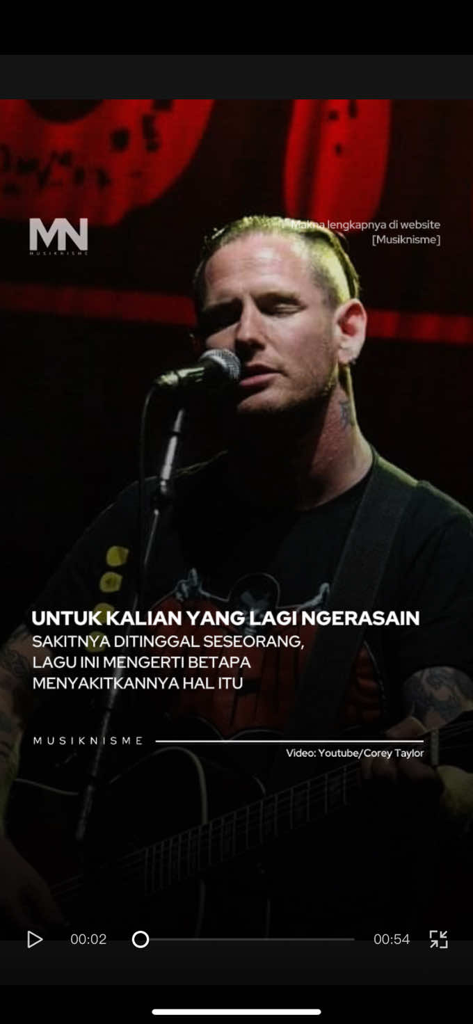 Lagu Snuff adalah pengingat bahwa tidak apa-apa untuk merasakan sakit ketika seseorang pergi. Kadang, luka itu menunjukkan betapa dalam kita mencintai atau menghargai mereka. Dan meskipun butuh waktu, pelan-pelan kita akan menemukan kekuatan untuk berdamai dengan kenyataan. Di balik kegelapannya, lagu ini juga menyimpan pesan tersembunyi: bahwa kesedihan adalah bagian dari proses penyembuhan. Meski terasa hancur, kita tetap perlu melangkah, meski pelan, menuju titik di mana rasa sakit itu tak lagi menguasai kita. Corey pernah mengatakan bahwa Snuff adalah lagu tentang kehilangan yang sangat personal, dan banyak penggemar mengaku merasa “terlihat” ketika mendengar lagu ini. Rasanya seperti ada seseorang yang mengerti betul betapa beratnya ditinggalkan. Slipknot mungkin dikenal sebagai band dengan musik keras dan penuh amarah, tapi lewat Snuff, mereka menunjukkan sisi yang lebih rentan dan manusiawi. Lagu ini adalah karya yang indah sekaligus pedih — tempat kita bisa menaruh semua rasa kehilangan yang sulit dijelaskan. Bagi siapa pun yang sedang merasakan sakitnya ditinggalkan seseorang, Snuff mengerti betul betapa beratnya hal itu. Dan kadang, hanya dengan mendengarkan lagu seperti ini, kita bisa merasa sedikit lebih baik. Gimana menurut kalian? atau kalian relate sama lagu ini? #musiknisme #slipknot #snuff #coreytaylor 