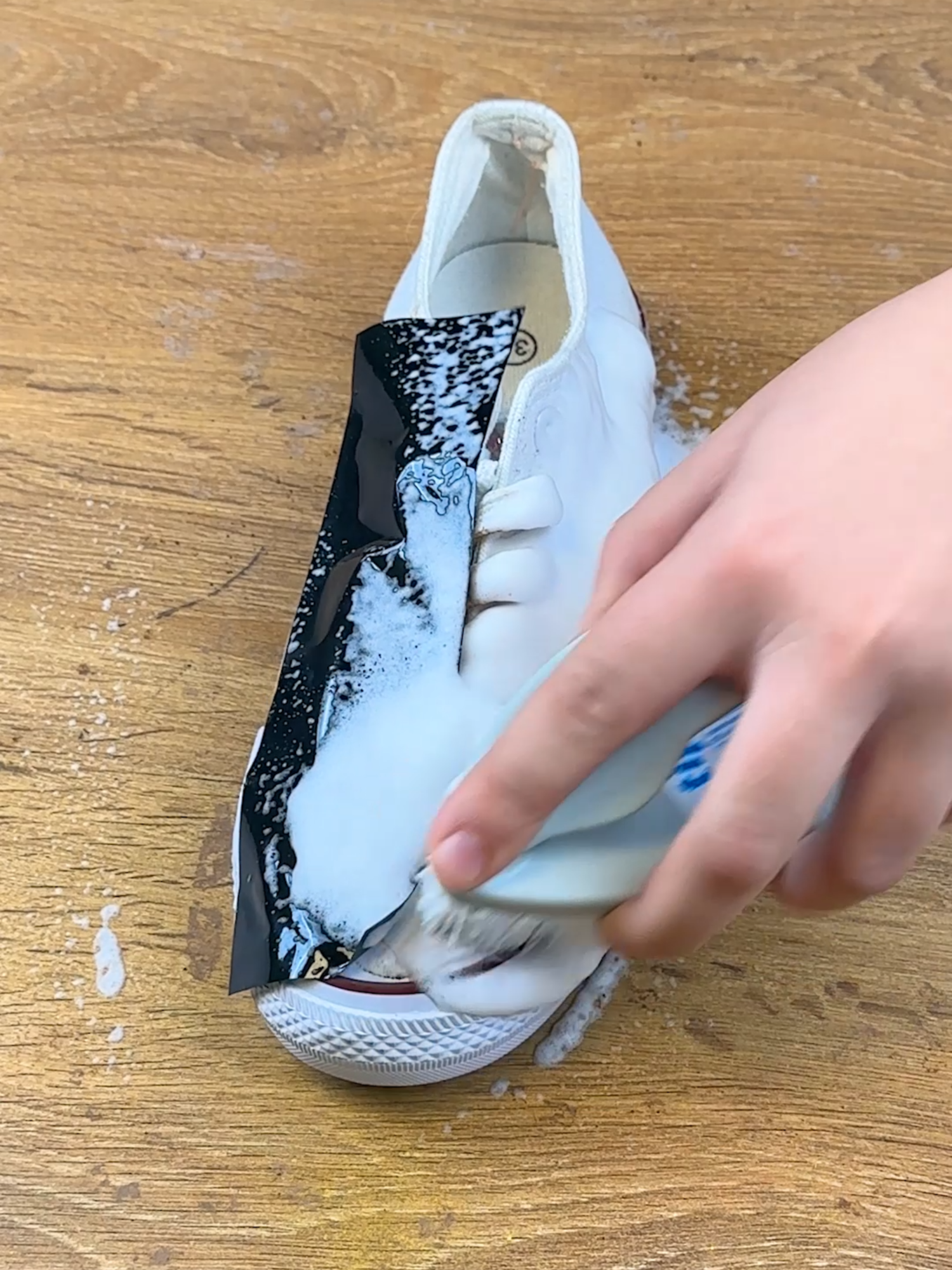 How to get clean sneakers in seconds👟✨