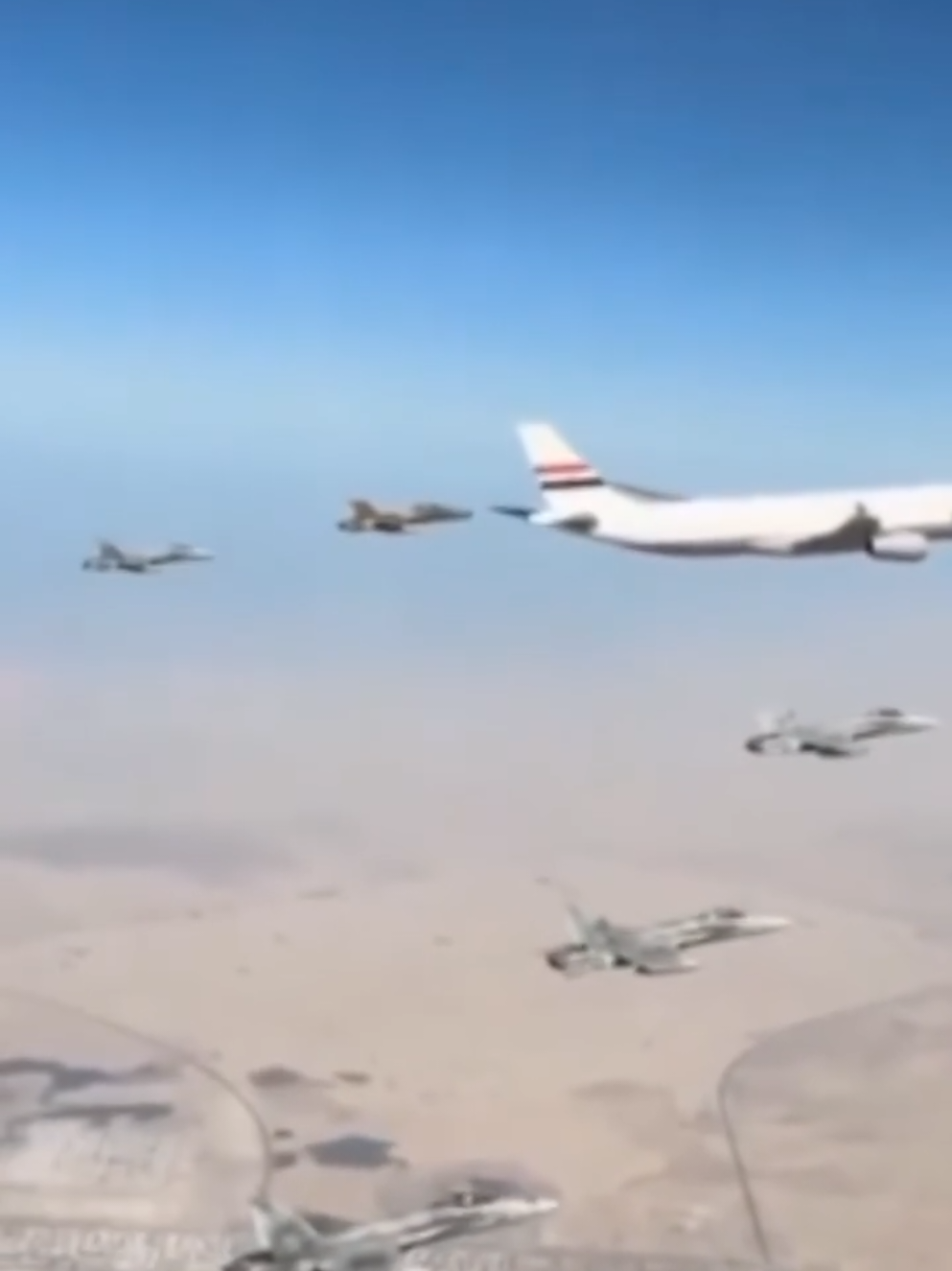 🇪🇬✈️ الرئيس عبد الفتاح السيسي يتوجه اليوم في زيارة رسمية إلى دولة قطر، ترافقه الطائرات الحربية المصرية في مشهد يبرز قوة وهيبة الدولة المصرية 💪✨. الزيارة تأتي في إطار  القمه العربيه  #مصر #قطر #السيسي #قوة_مصر #الشعب_الصيني_ماله_حل😂😂 