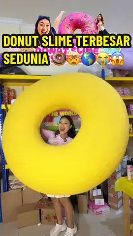 BIKIN DONUT SLIME TERBESAR SEDUNIA BARENG @Raud 🥳 🍩sampai ketemu di live bareng kita malem ini di yt : She loves Raud  Guys kalo kalian mau nonton langsung juga bisa dtng ke @butterbabydesserts ya di blok M !!! Jam 7 malem hari ini yuk ketemuan 🙆‍♀️🥳  #donut #slime #joybox #joyboxslime #raud 