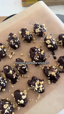 My fave homemade dessert at the moment 🤤  #datesnickers #homemadedessert #wholefoods #fatloss #fatlossrecipe 
