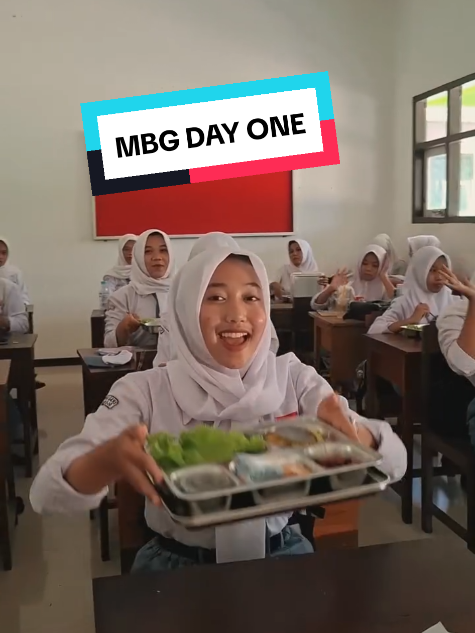 Makan Bergizi Gratis  Day One ☺️ Makannya sangat lahap yaa nak anak 😍 #mbg #fyp #pacitan 