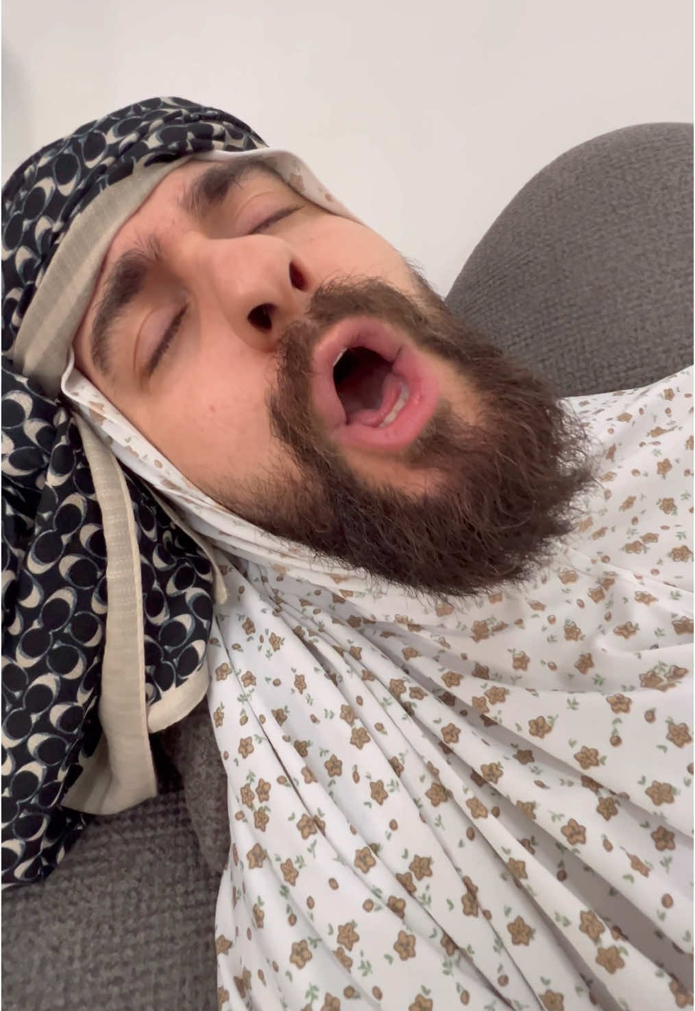 کاته دایکم نەخۆشە😂