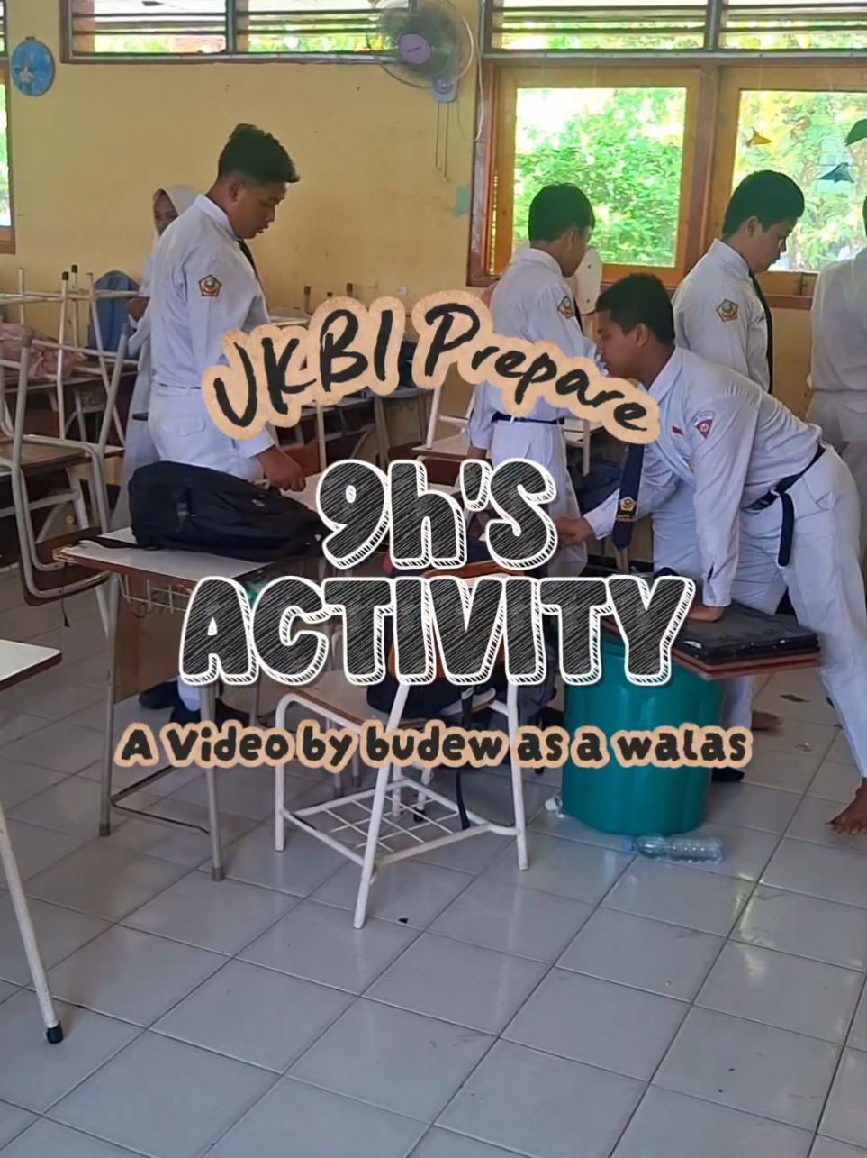 #CapCut Belajar bukan cuma soal buku 📚 tapi juga kebersamaan & kreativitas 🌈. Persiapan UKBI: kelas bersih, mading cantik! ✨ #smipor #smpn1porong #UKBI @IX-H  @smpn1porong.ofc 