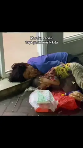 Pasti merek punya cita cita kan 🥺 . . #anakkecil #jualan #pemulung #kasian 