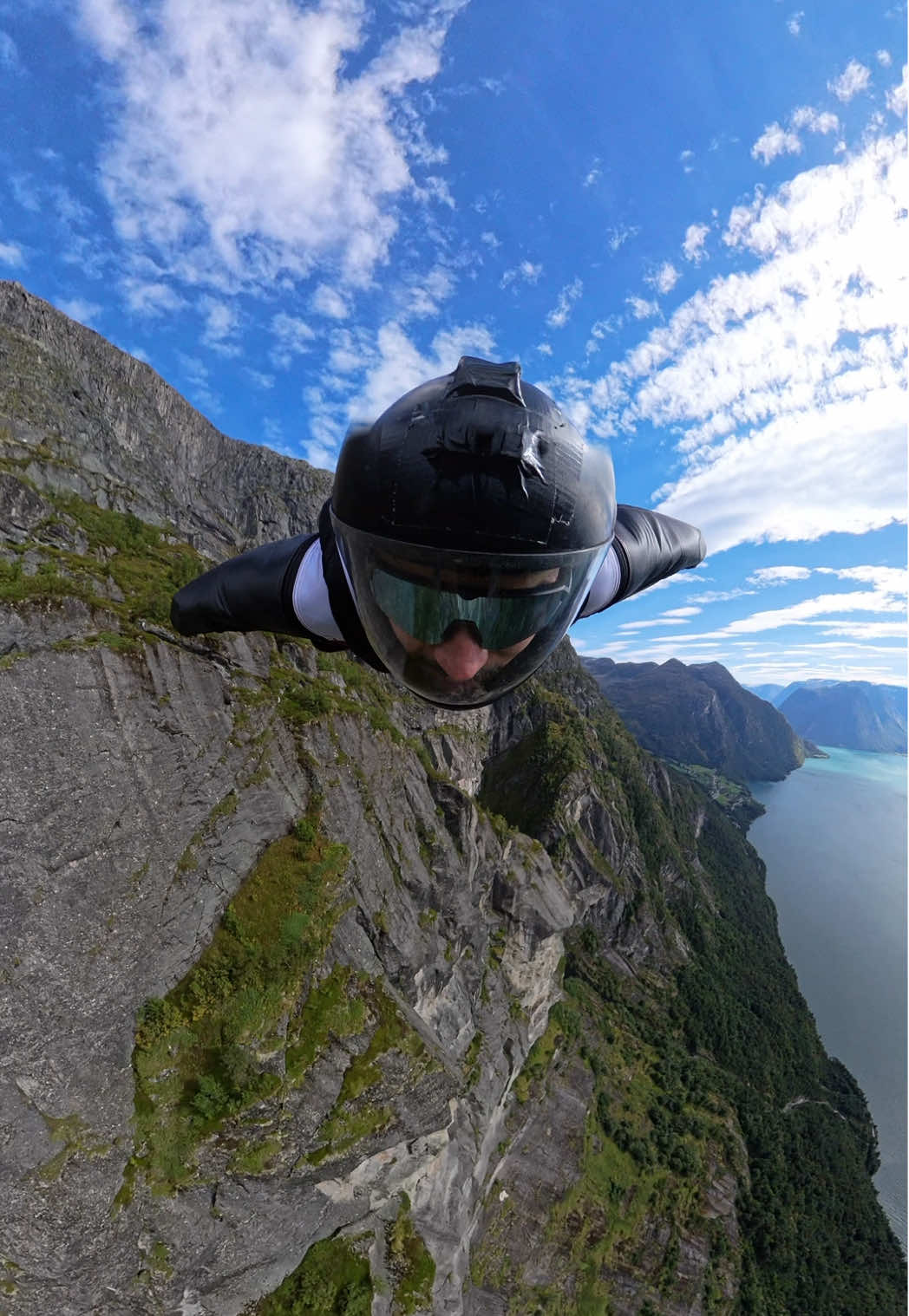 a little windy but still beautiful wingsuit BASE jump of Marsåhyrna in Norway 🇳🇴🏔️ #sendit #mountain #fyp 