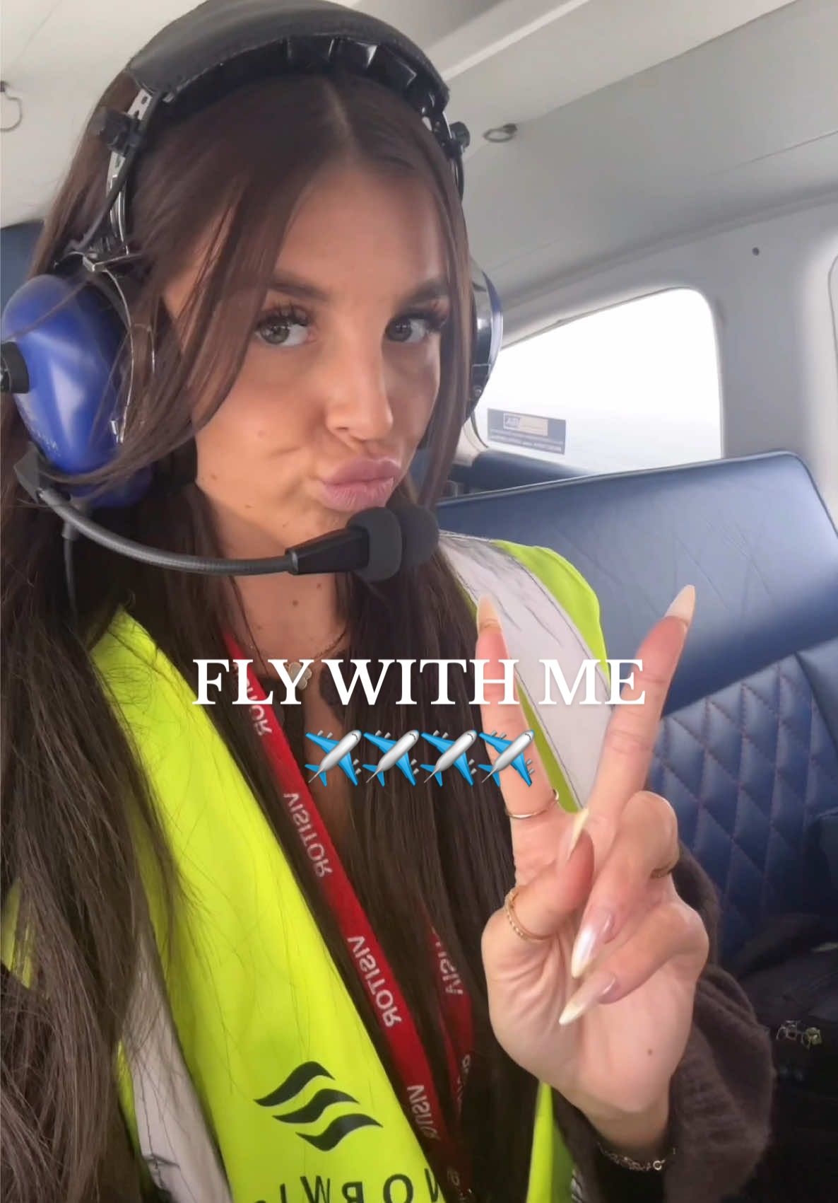 fly with me on my bfs first flight ✈️ lesson hehe #flying #airplane #flywithme #dailyvlog @Hibbett 